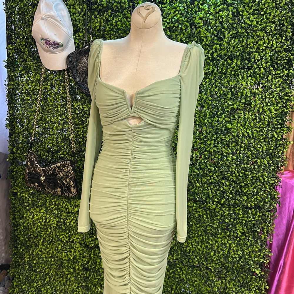 Here Comes The Sun Green Ruched Dress Size 10